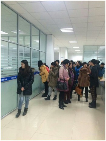 与会者参观青岛食品实验室